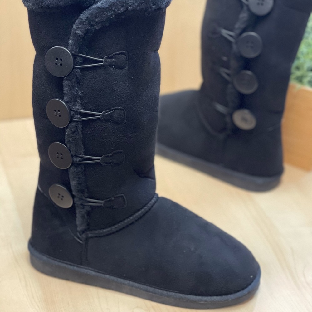 Black boots snow boots